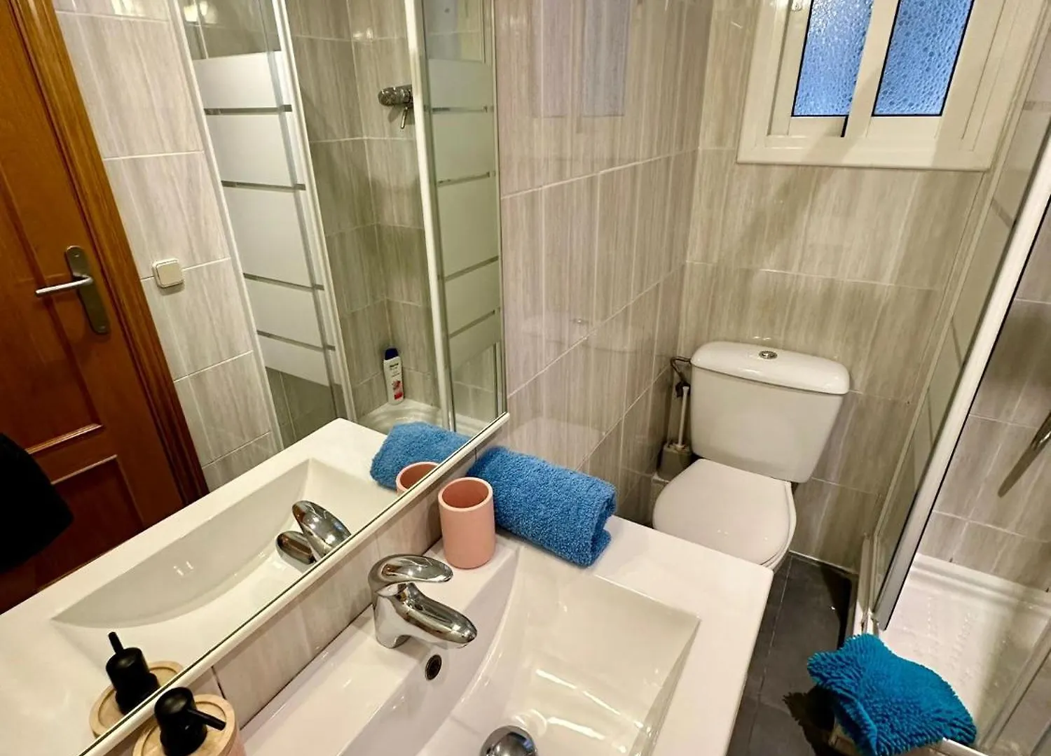 ベッド・アンド・ブレックファスト Habitaciones Acogedoras バルセロナ スペイン